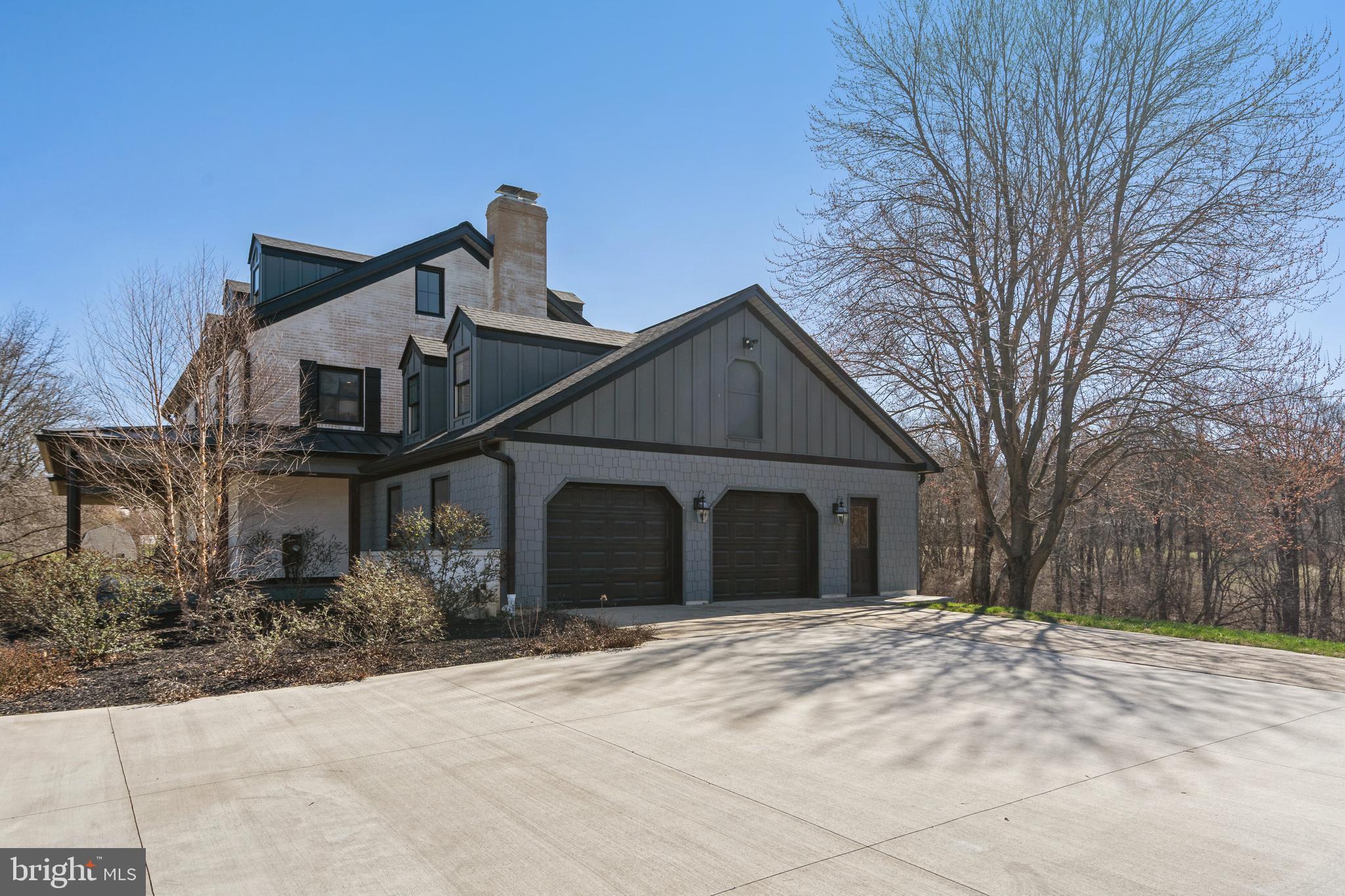 SKYLINE MANOR - Residential