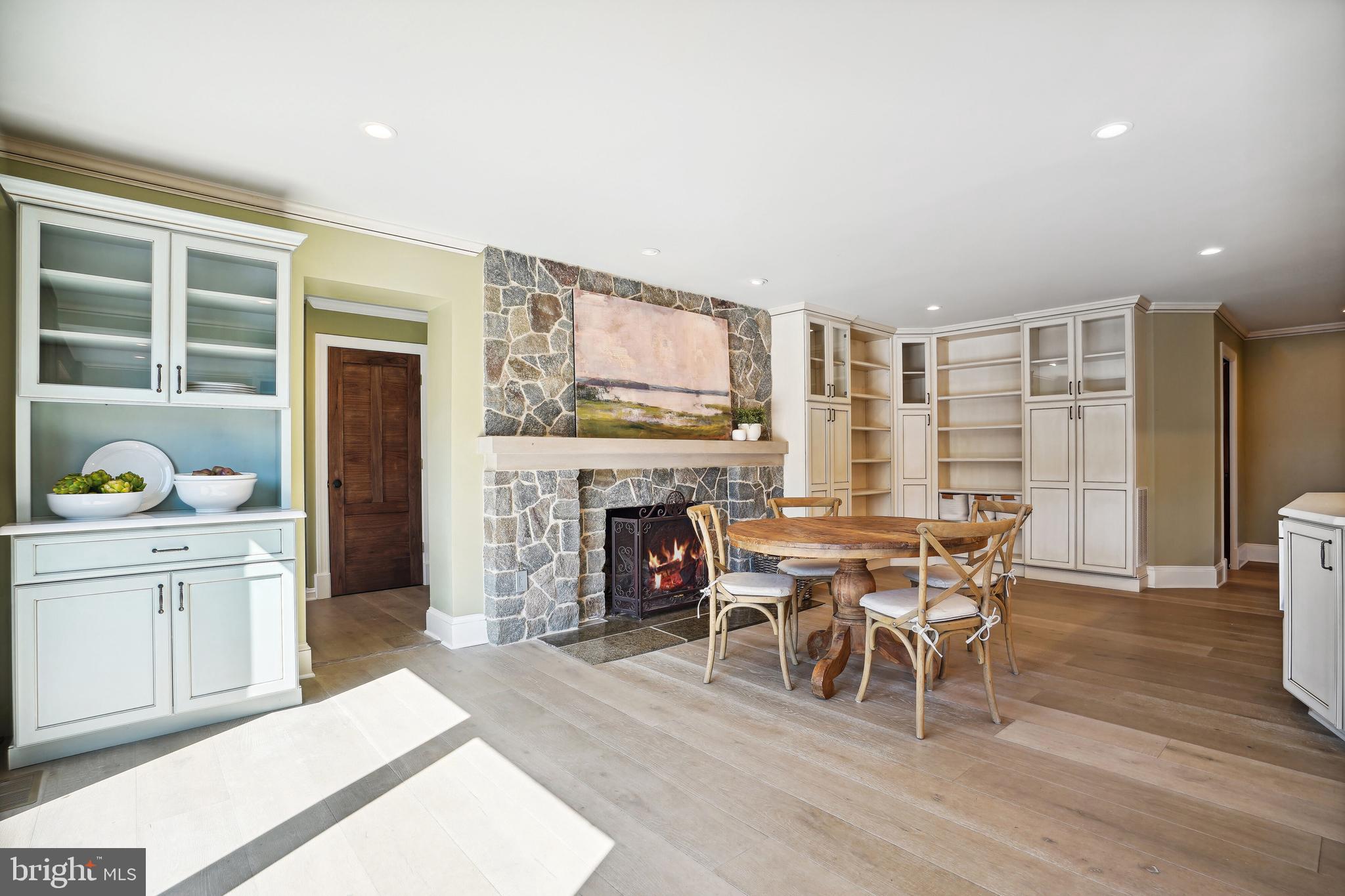 SKYLINE MANOR - Residential