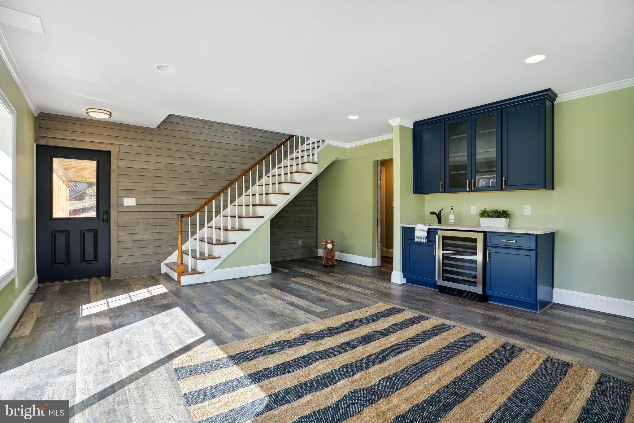 SKYLINE MANOR - Residential