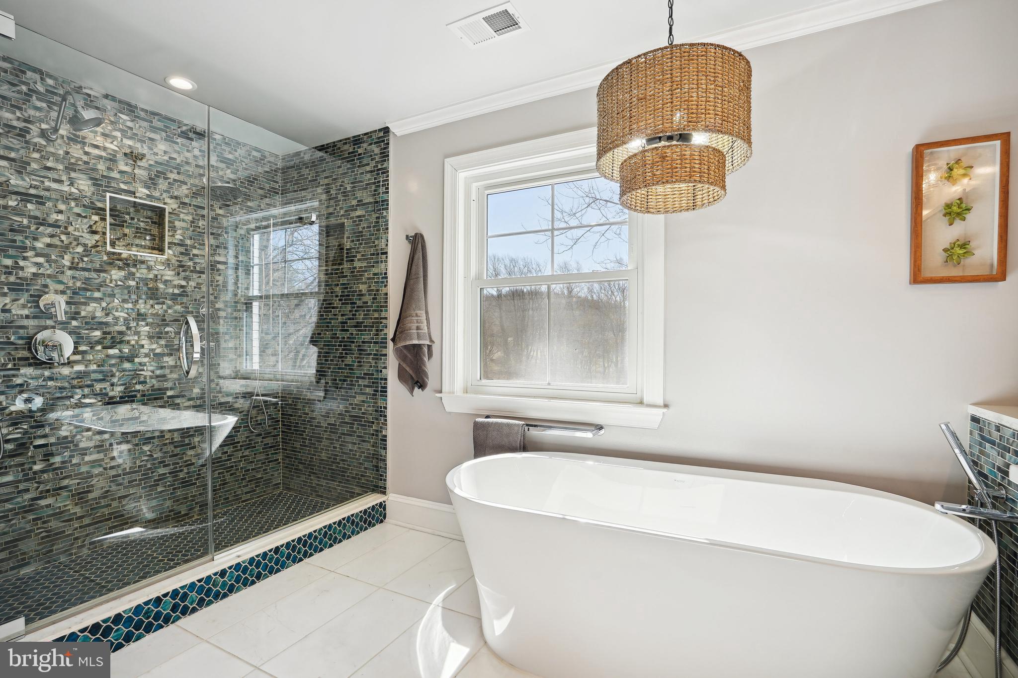 SKYLINE MANOR - Residential