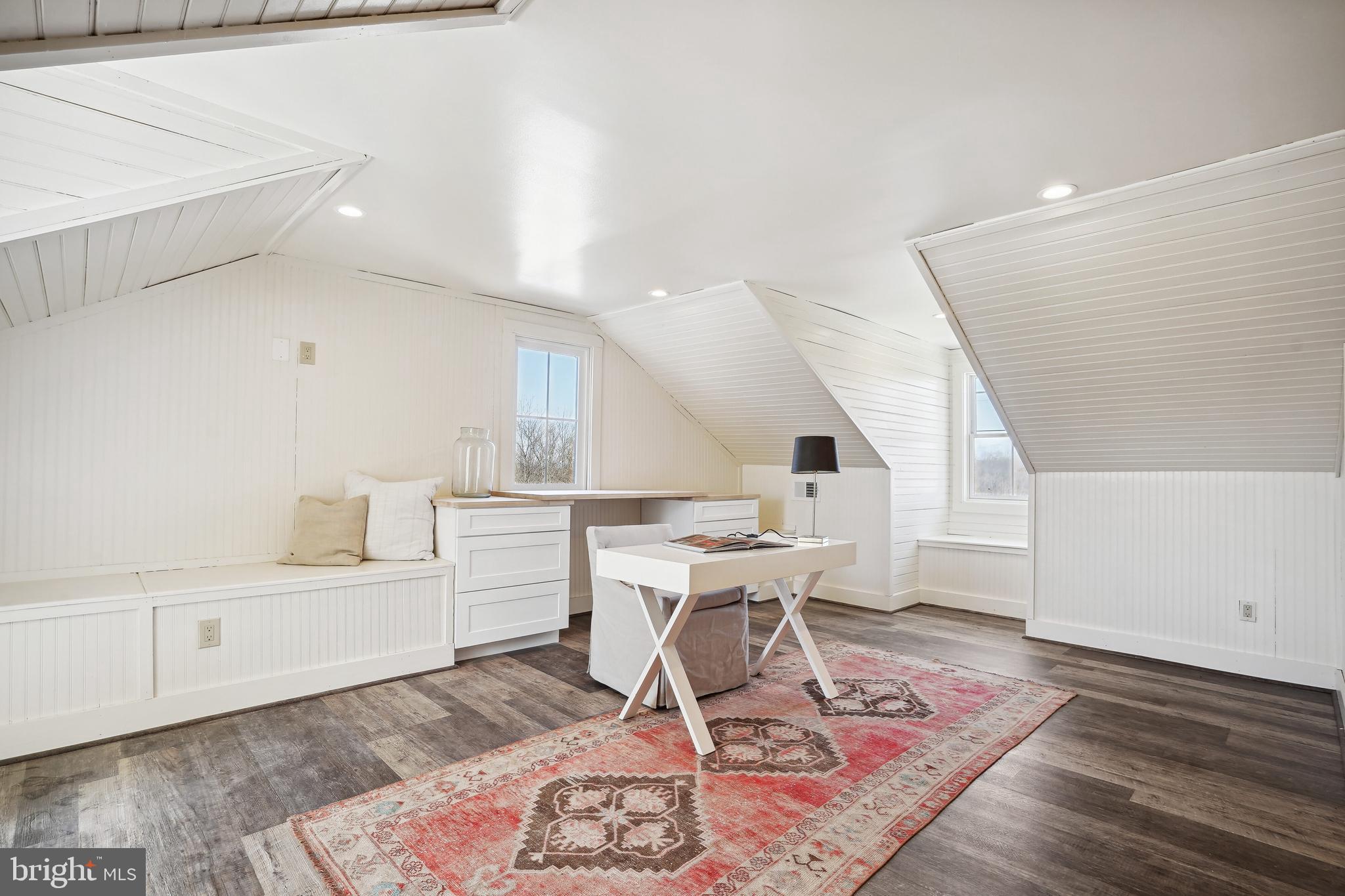 SKYLINE MANOR - Residential