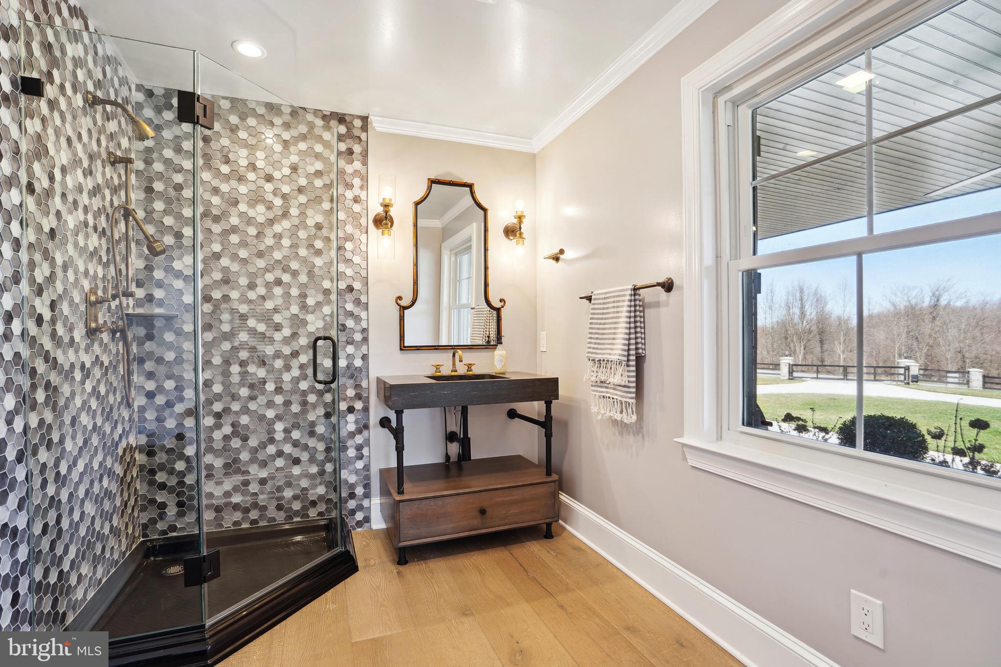 SKYLINE MANOR - Residential