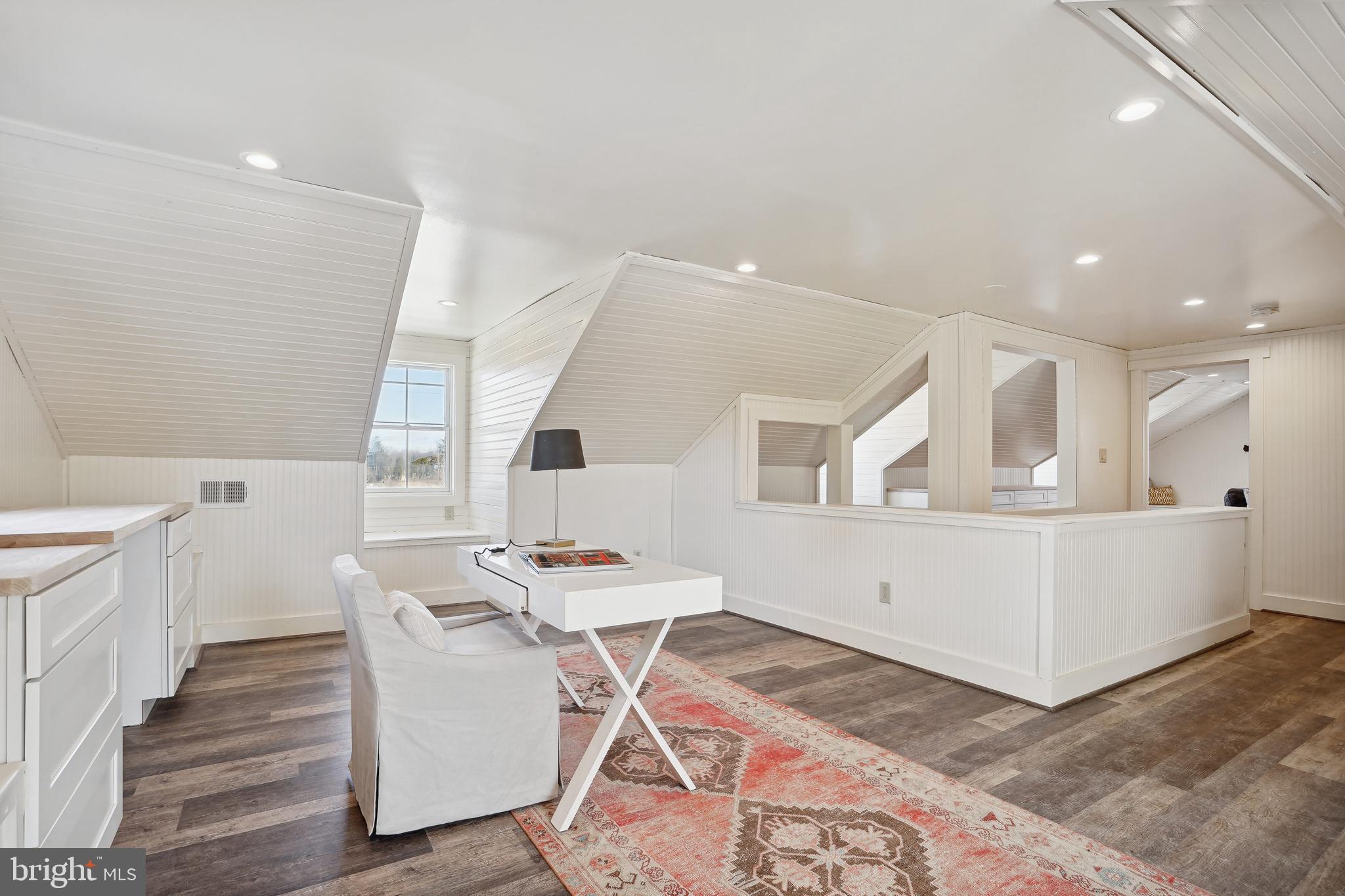 SKYLINE MANOR - Residential