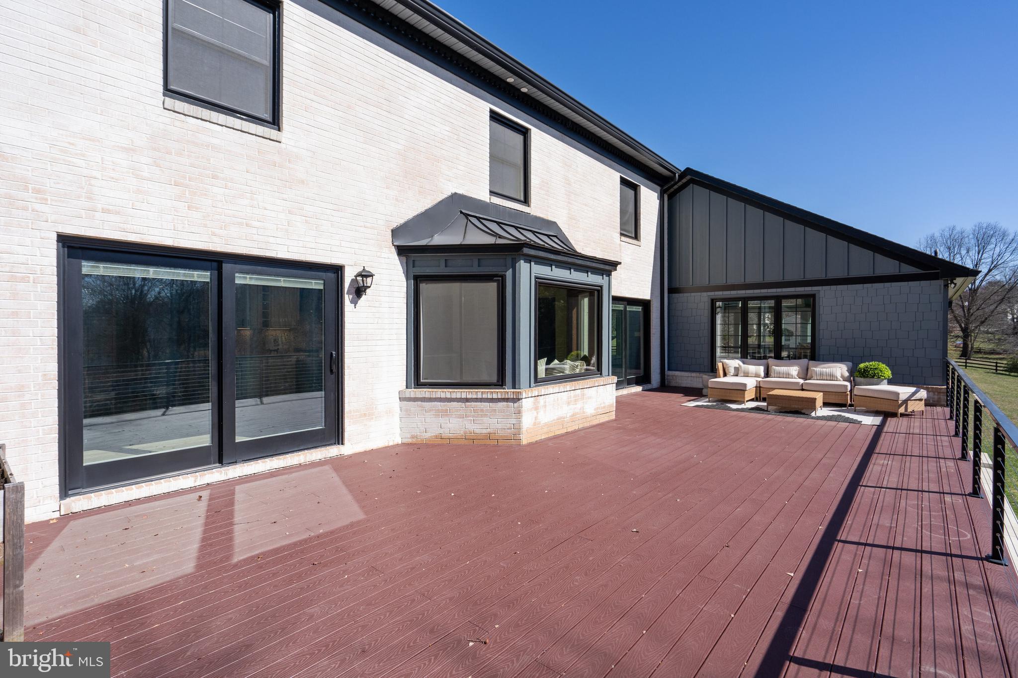 SKYLINE MANOR - Residential