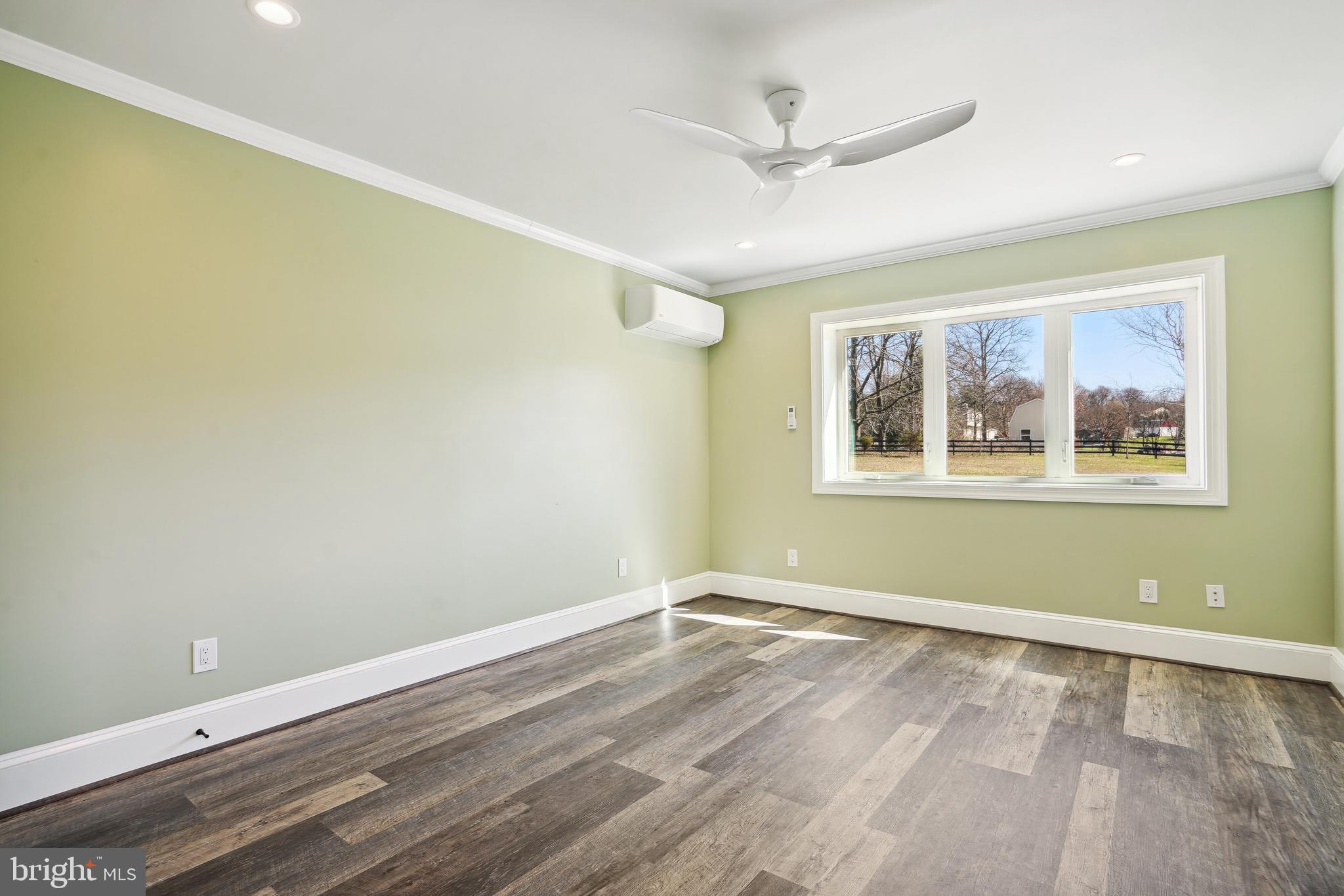 SKYLINE MANOR - Residential