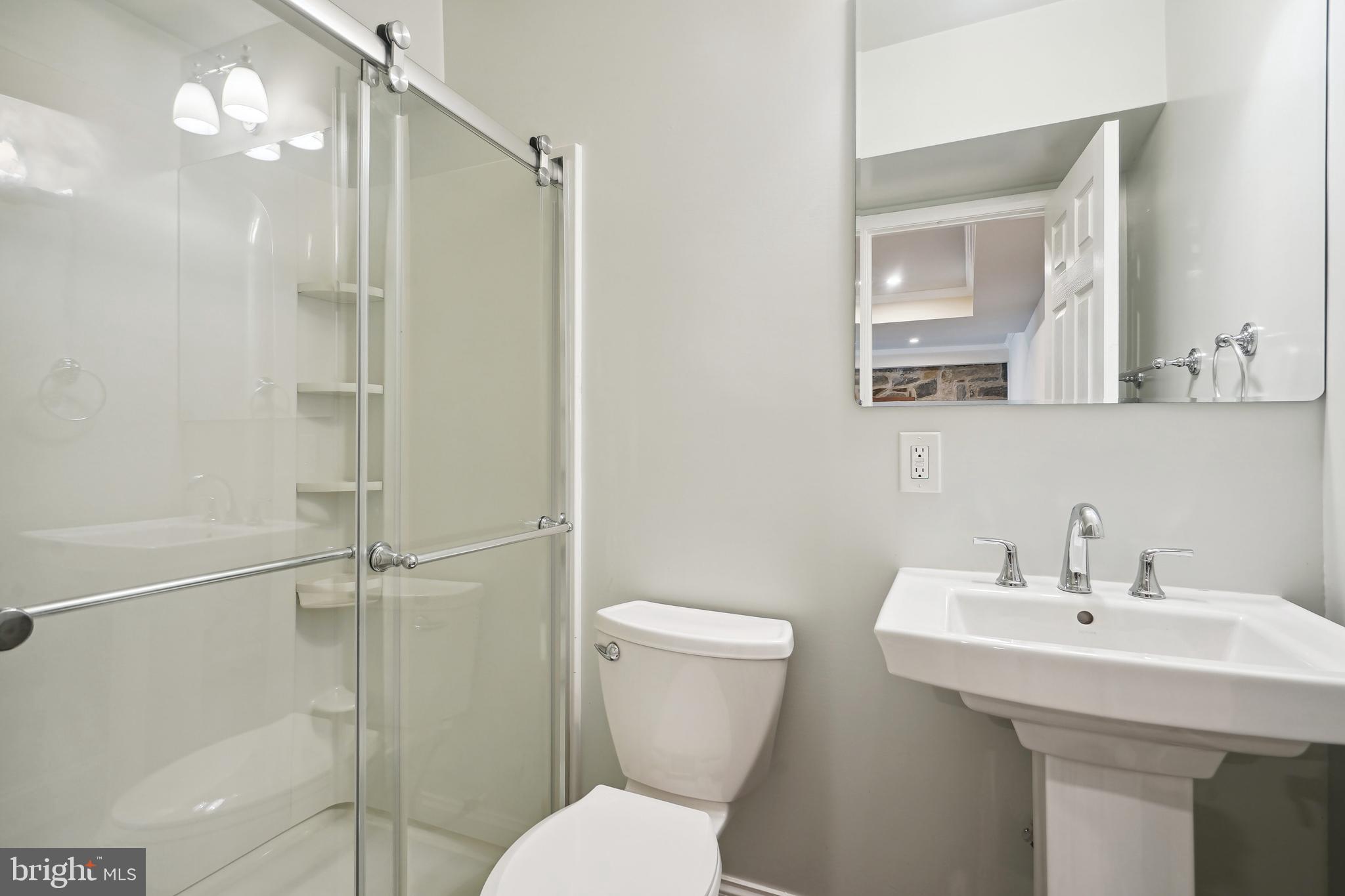 SKYLINE MANOR - Residential