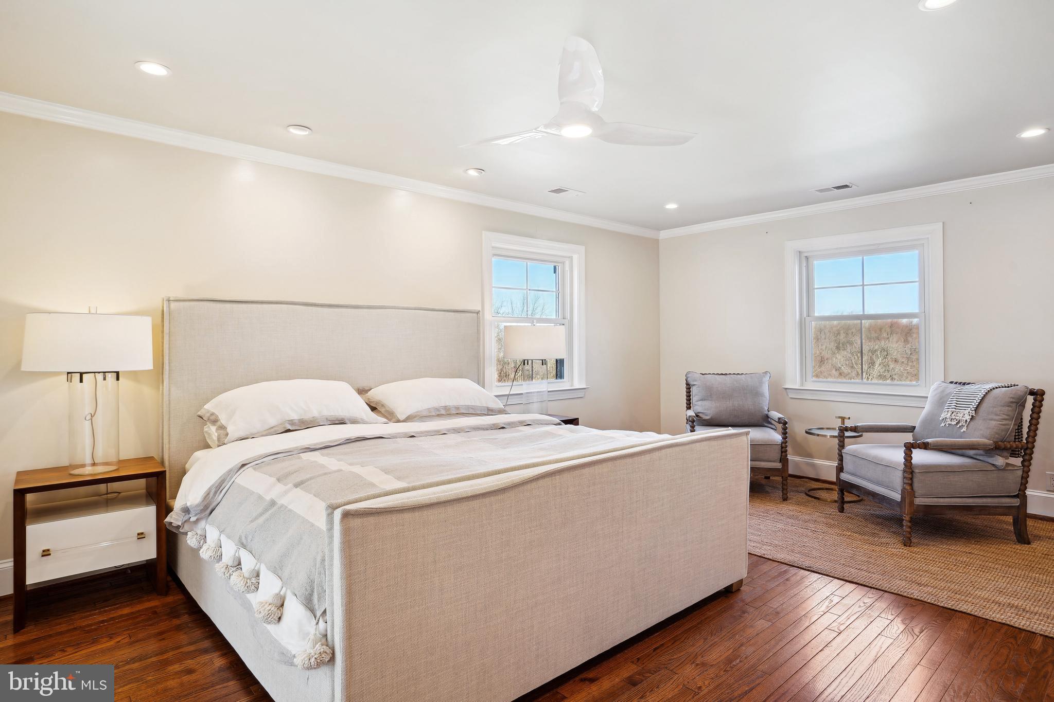 SKYLINE MANOR - Residential