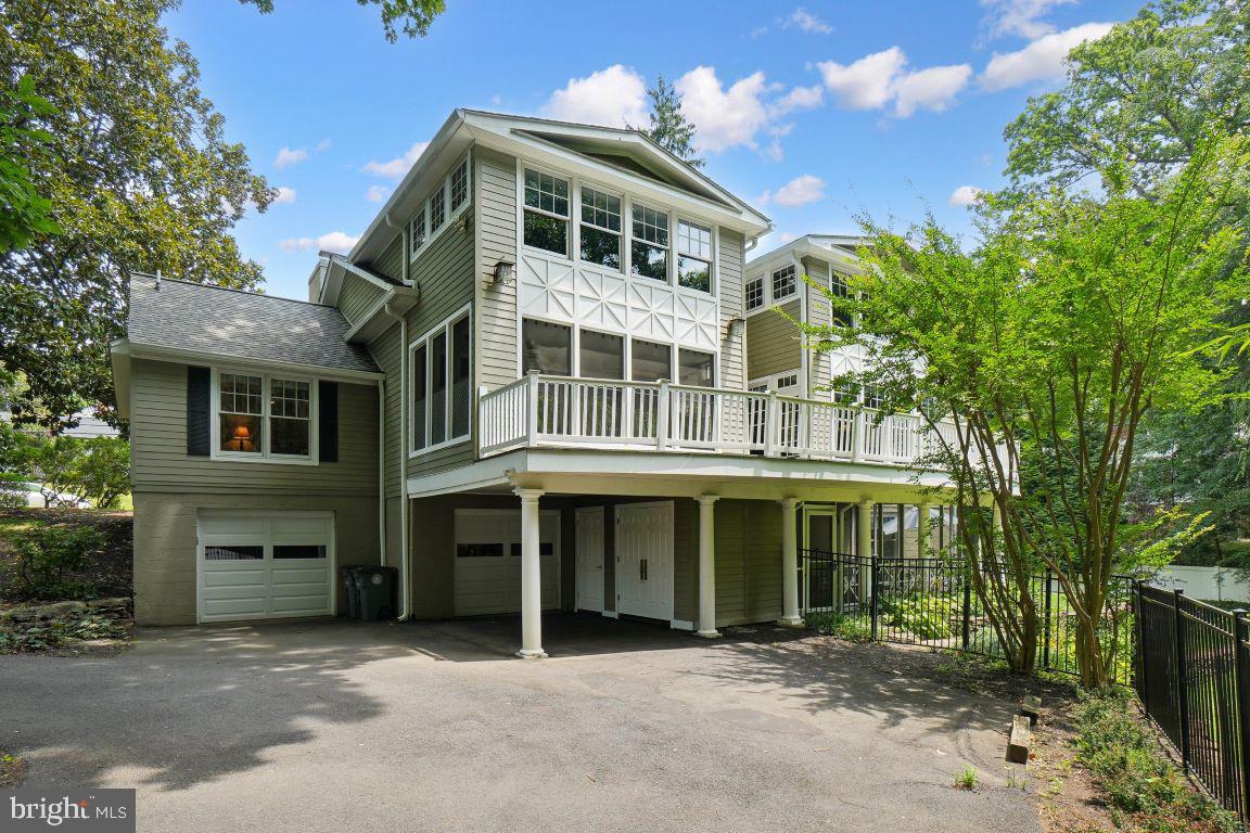 ROCKVILLE TOWN SQUARE - Residential