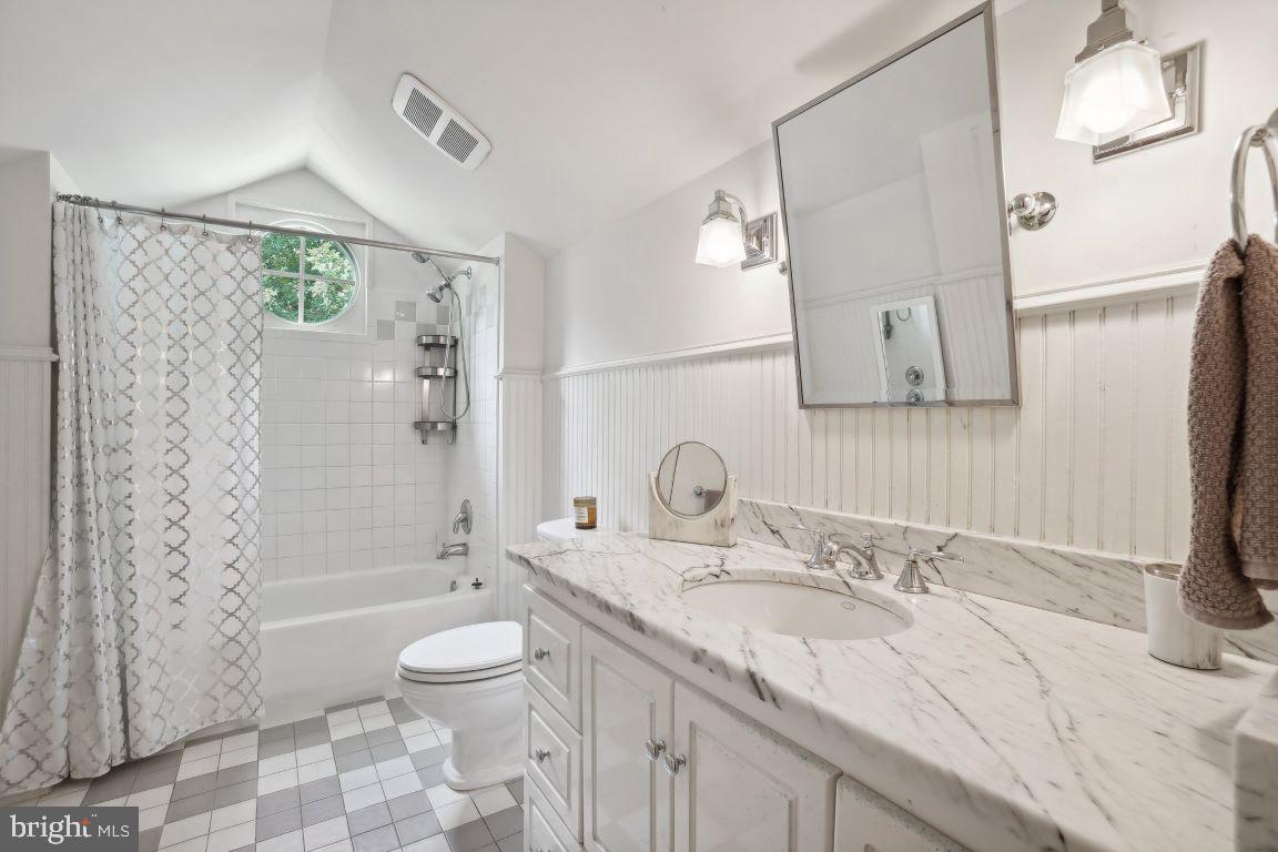 ROCKVILLE TOWN SQUARE - Residential