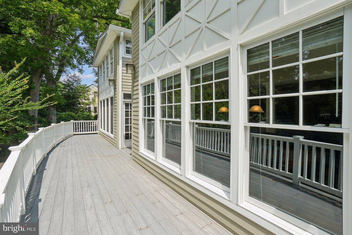 ROCKVILLE TOWN SQUARE - Residential