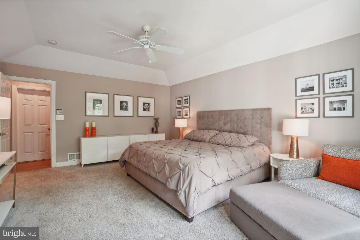 ROCKVILLE TOWN SQUARE - Residential