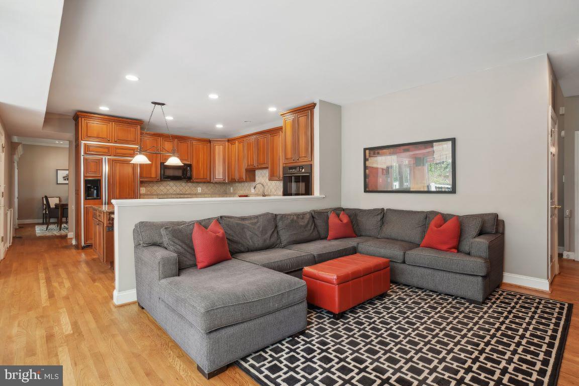 ROCKVILLE TOWN SQUARE - Residential