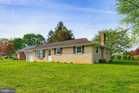 42 WOODLAND DRIVE YORK PA 17407