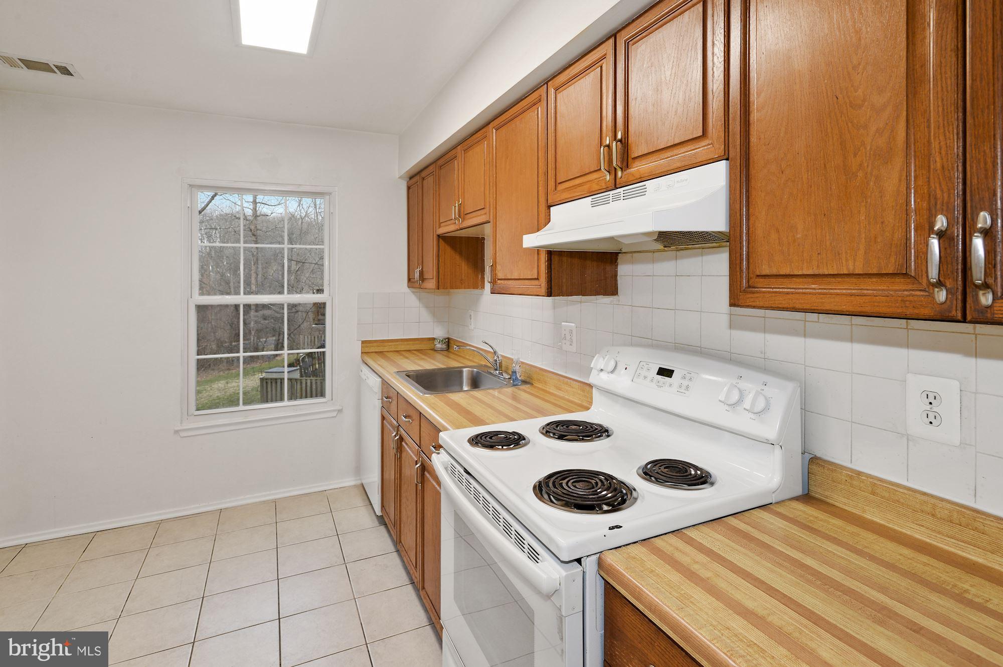 OAKWOOD COMMONS AT BURKE - Residential