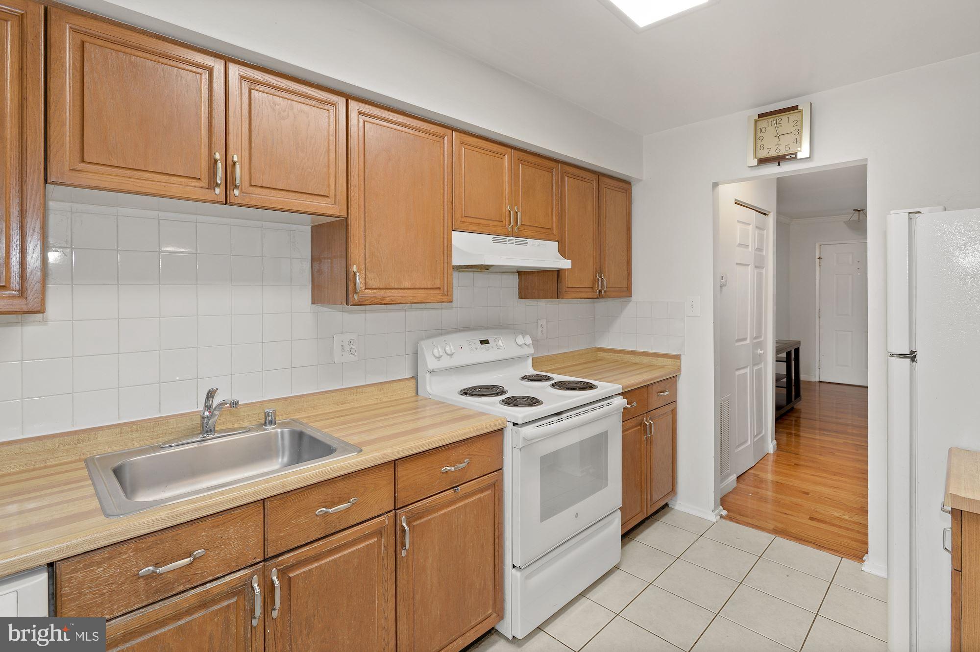 OAKWOOD COMMONS AT BURKE - Residential