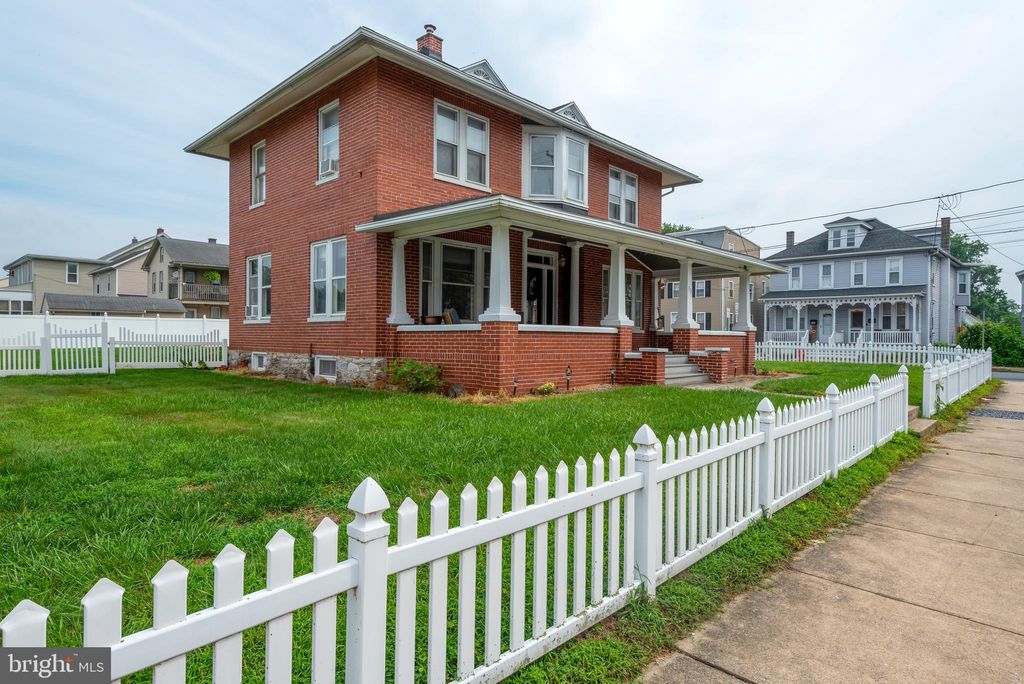 Photo of 53 E Hummelstown Street, ELIZABETHTOWN, PA 17022 (MLS # PALA2072940)