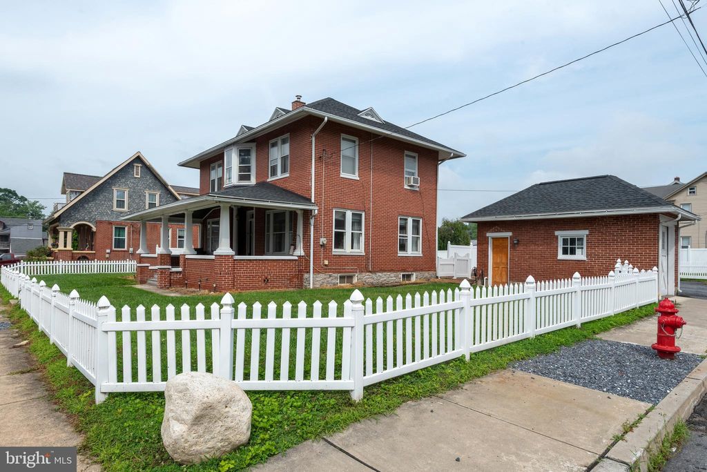 Photo of 53 E Hummelstown Street, ELIZABETHTOWN, PA 17022 (MLS # PALA2072940)