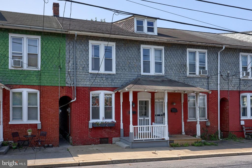 Photo of 76 FRONT ST, LITITZ, PA 17543 (MLS # PALA2038322)