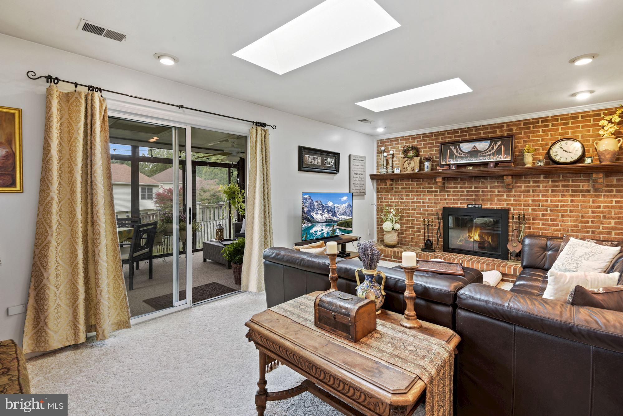 SILENTREE OF TYSONS - Residential Lease