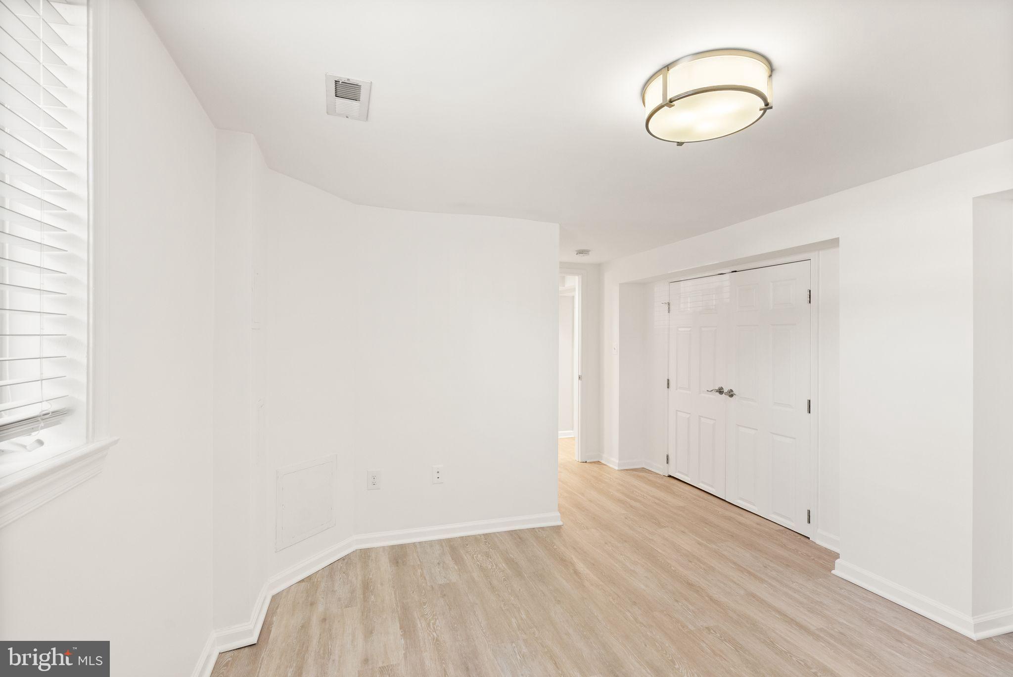 VIRGINIA SQUARE - Residential