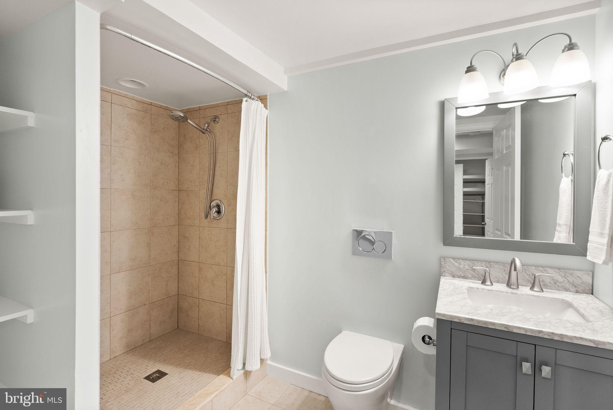 VIRGINIA SQUARE - Residential