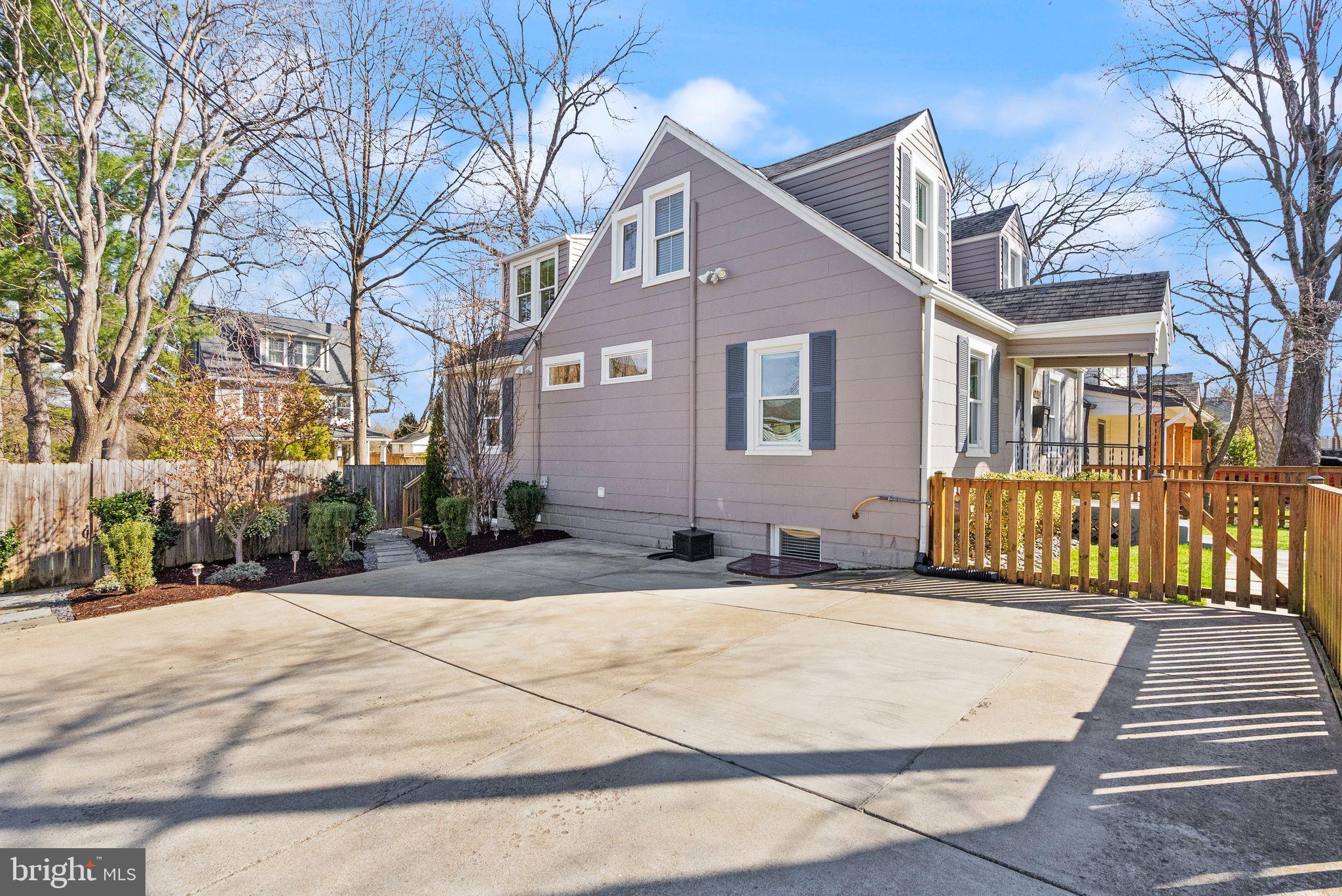 VIRGINIA SQUARE - Residential