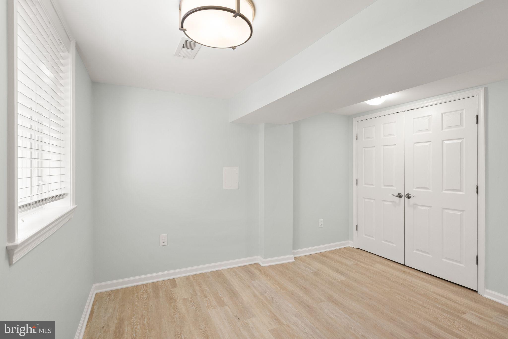 VIRGINIA SQUARE - Residential