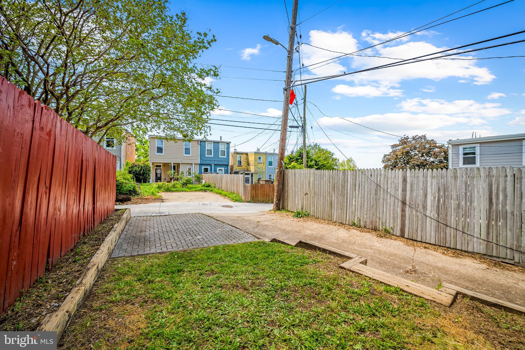 1015 RECTORY LANE