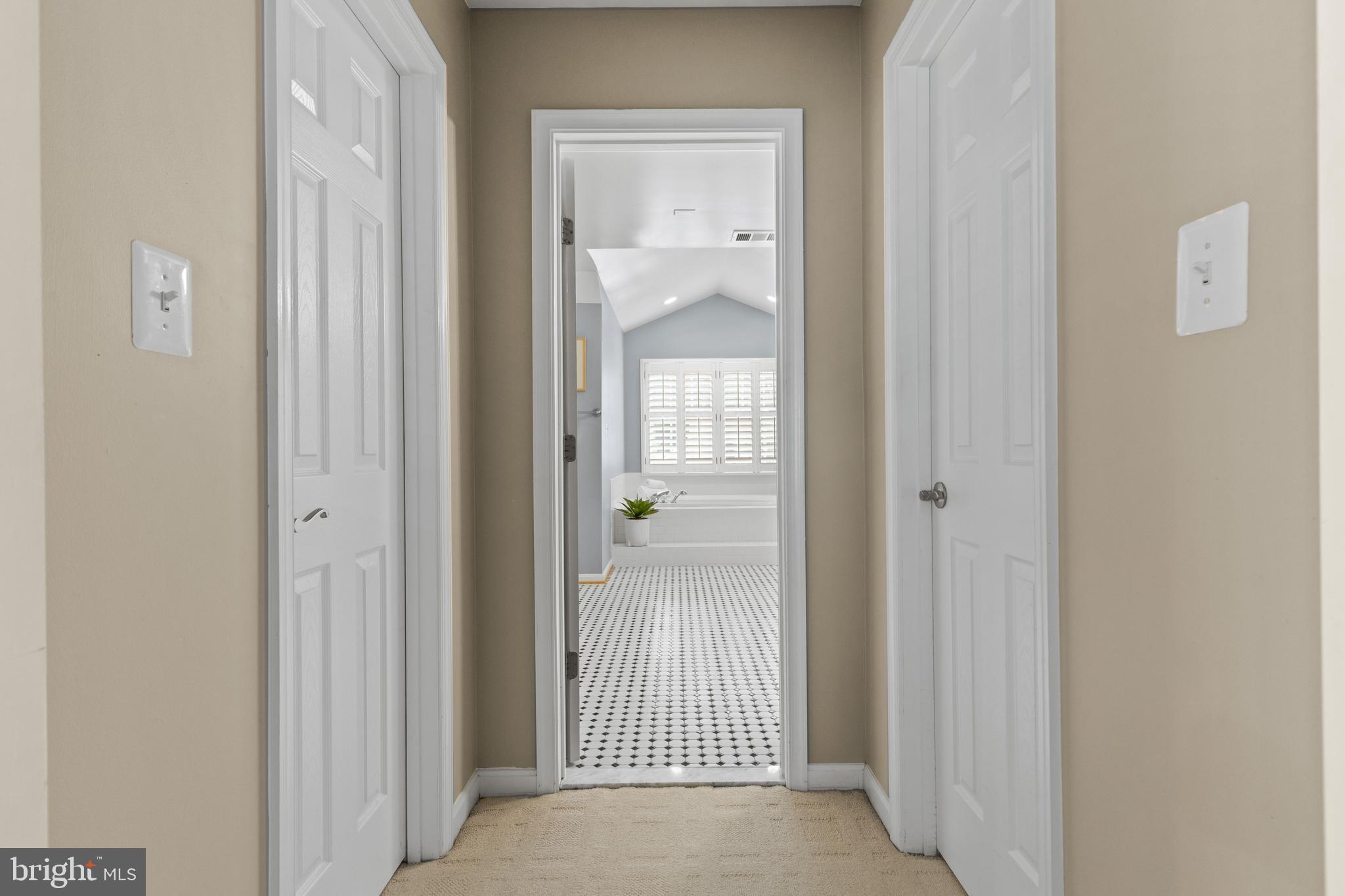 WHITEHALL MANOR - Residential