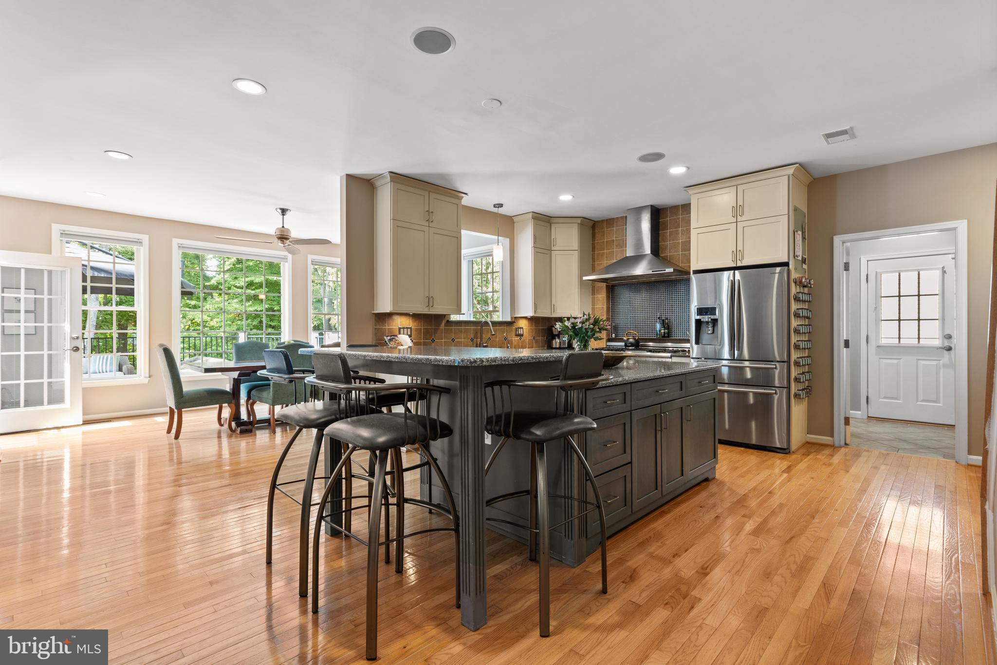 WHITEHALL MANOR - Residential