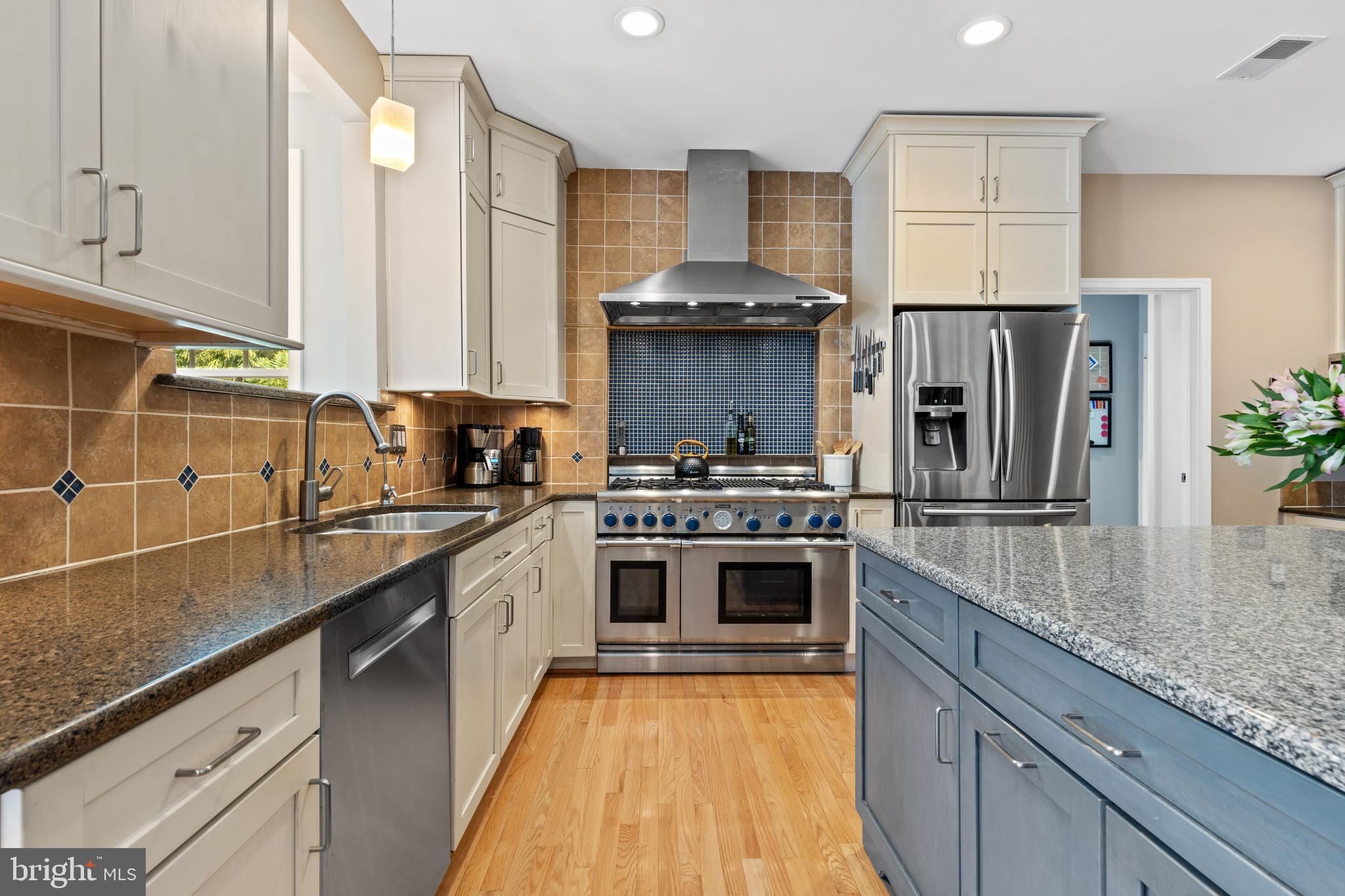 WHITEHALL MANOR - Residential