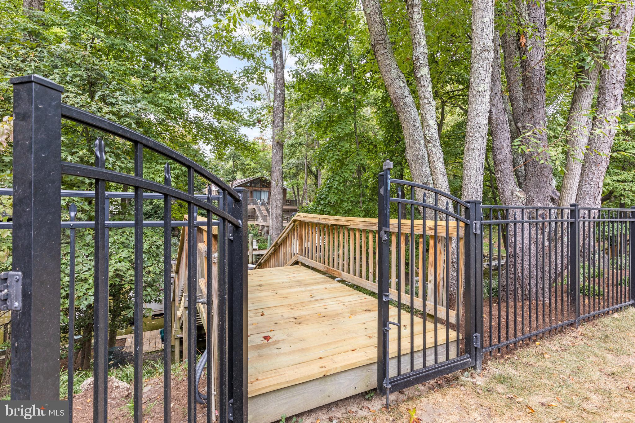 WHITEHALL MANOR - Residential