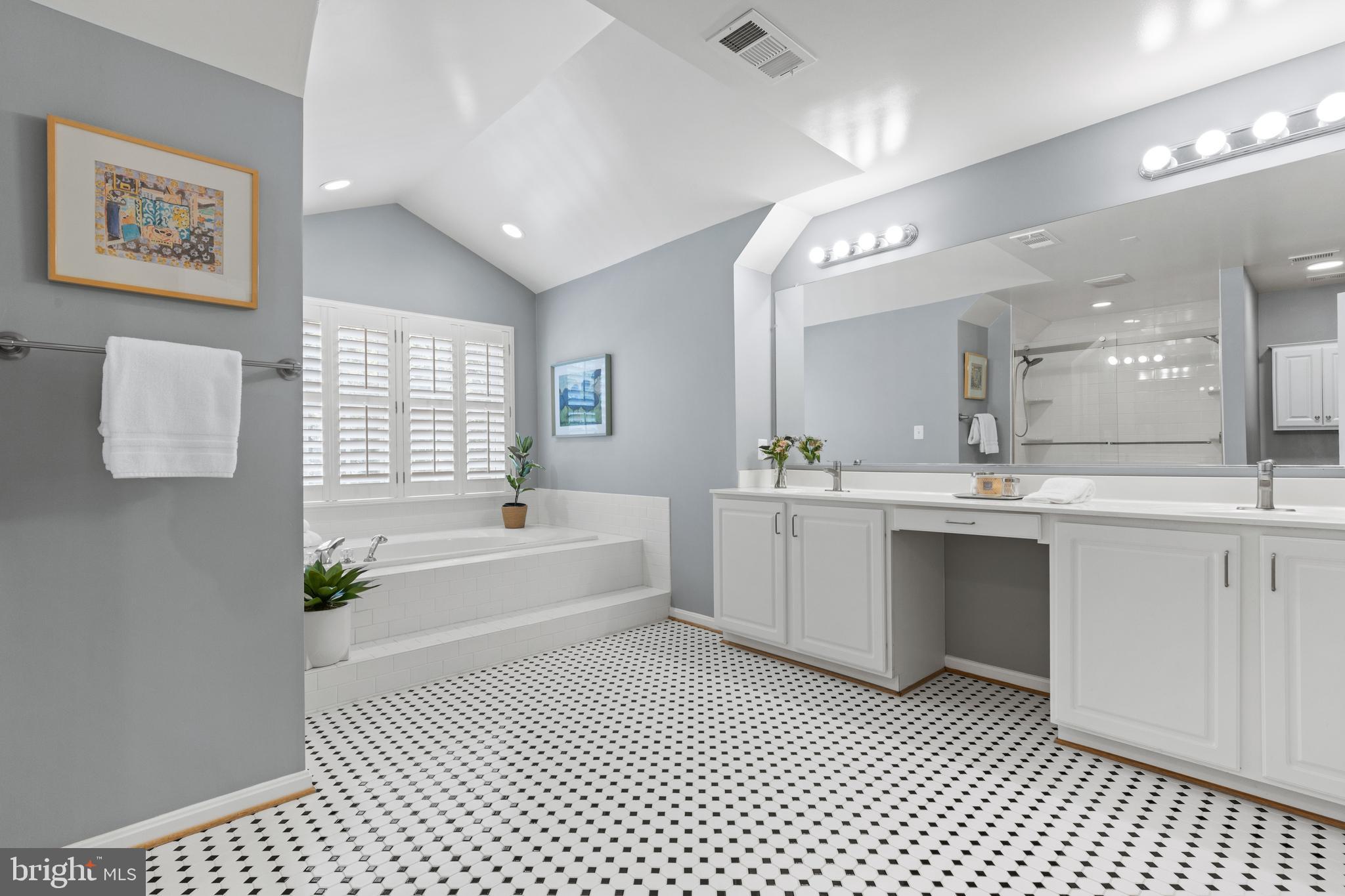 WHITEHALL MANOR - Residential