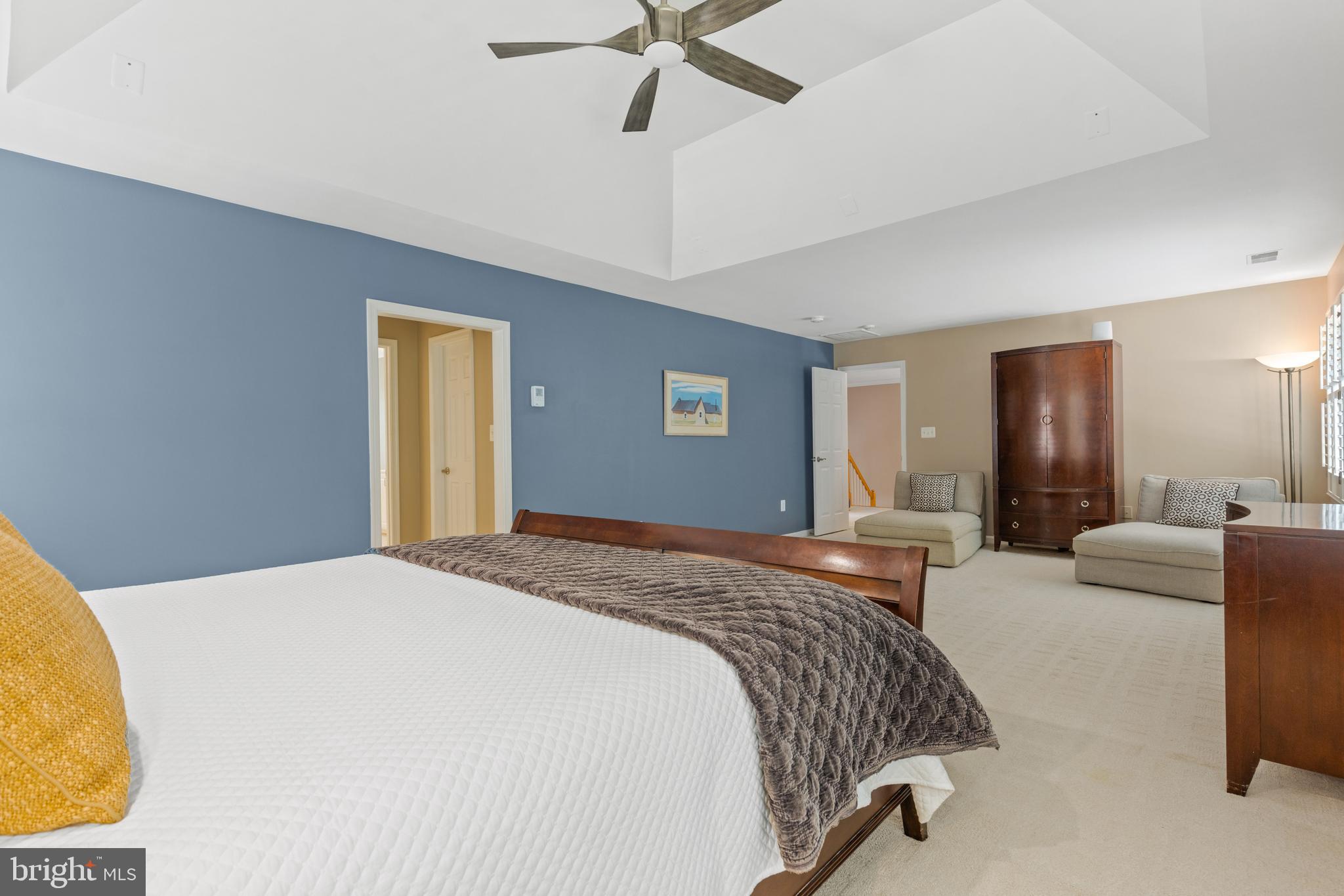 WHITEHALL MANOR - Residential