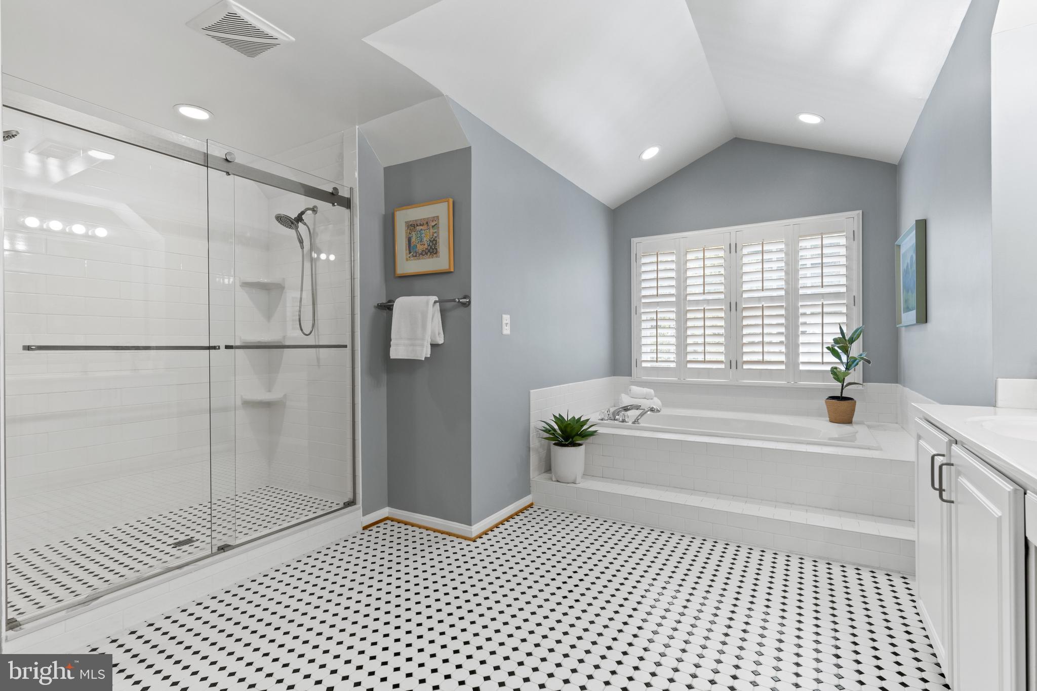 WHITEHALL MANOR - Residential