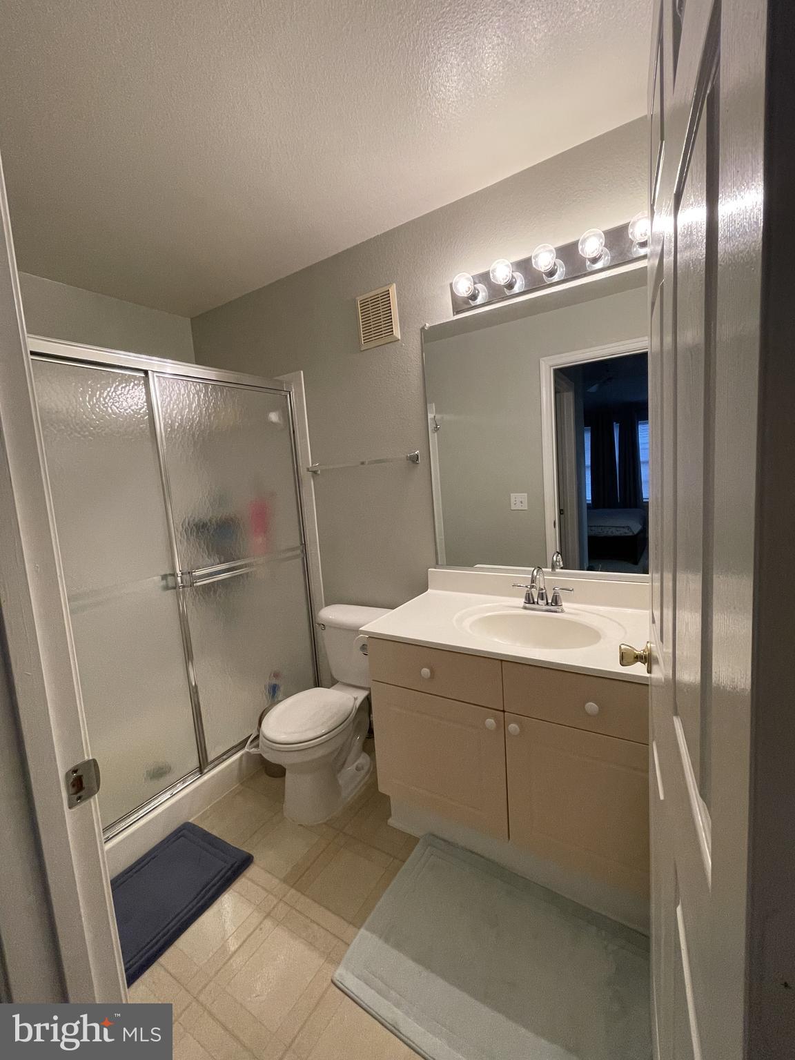 GATES OF FAIR LAKES - Residential Lease