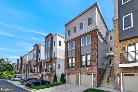 Photo of 1368 Rail Stop Drive, WOODBRIDGE, VA 22191 (MLS # VAPW2130720)
