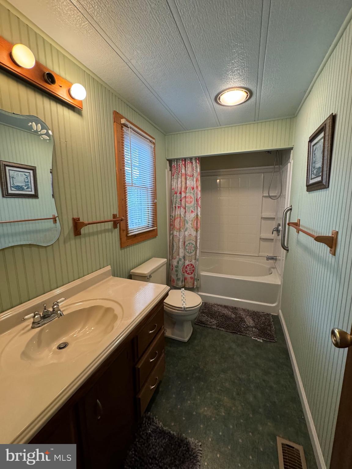 CAINE WOODS - Residential Lease