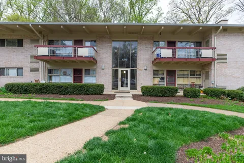 4379 Americana Drive Unit 201, Annandale, VA MLS: VAFX2232286