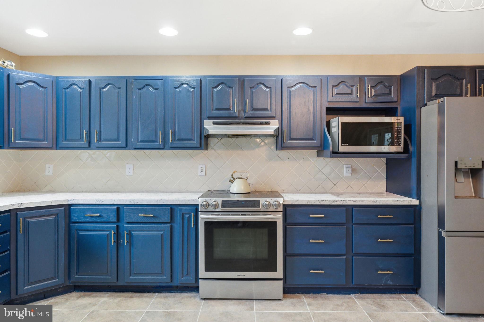 ROLLING MEADOWS - Residential