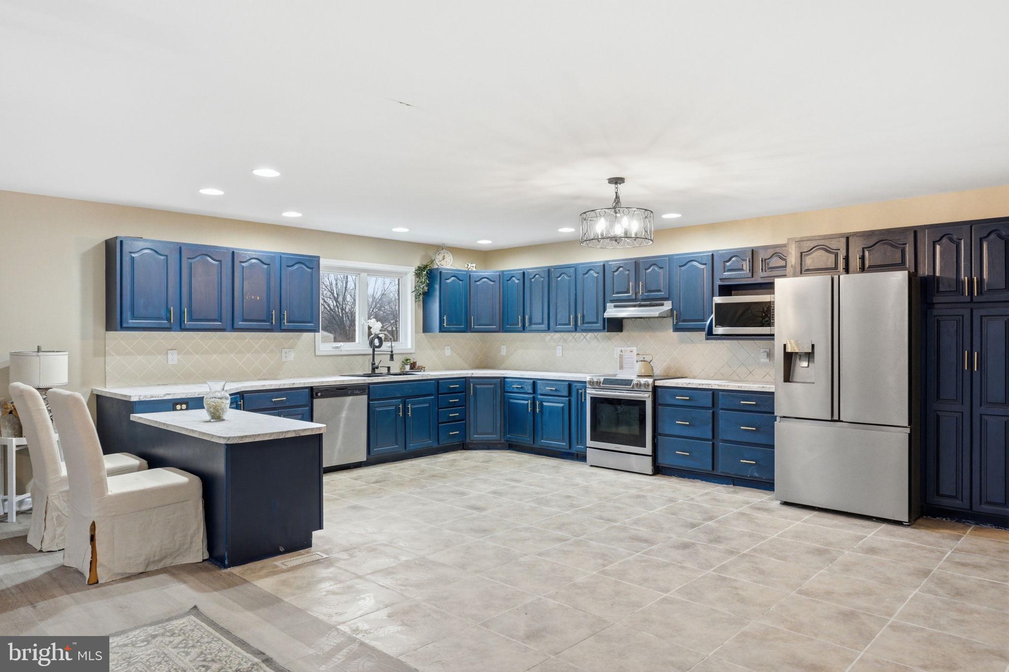 ROLLING MEADOWS - Residential