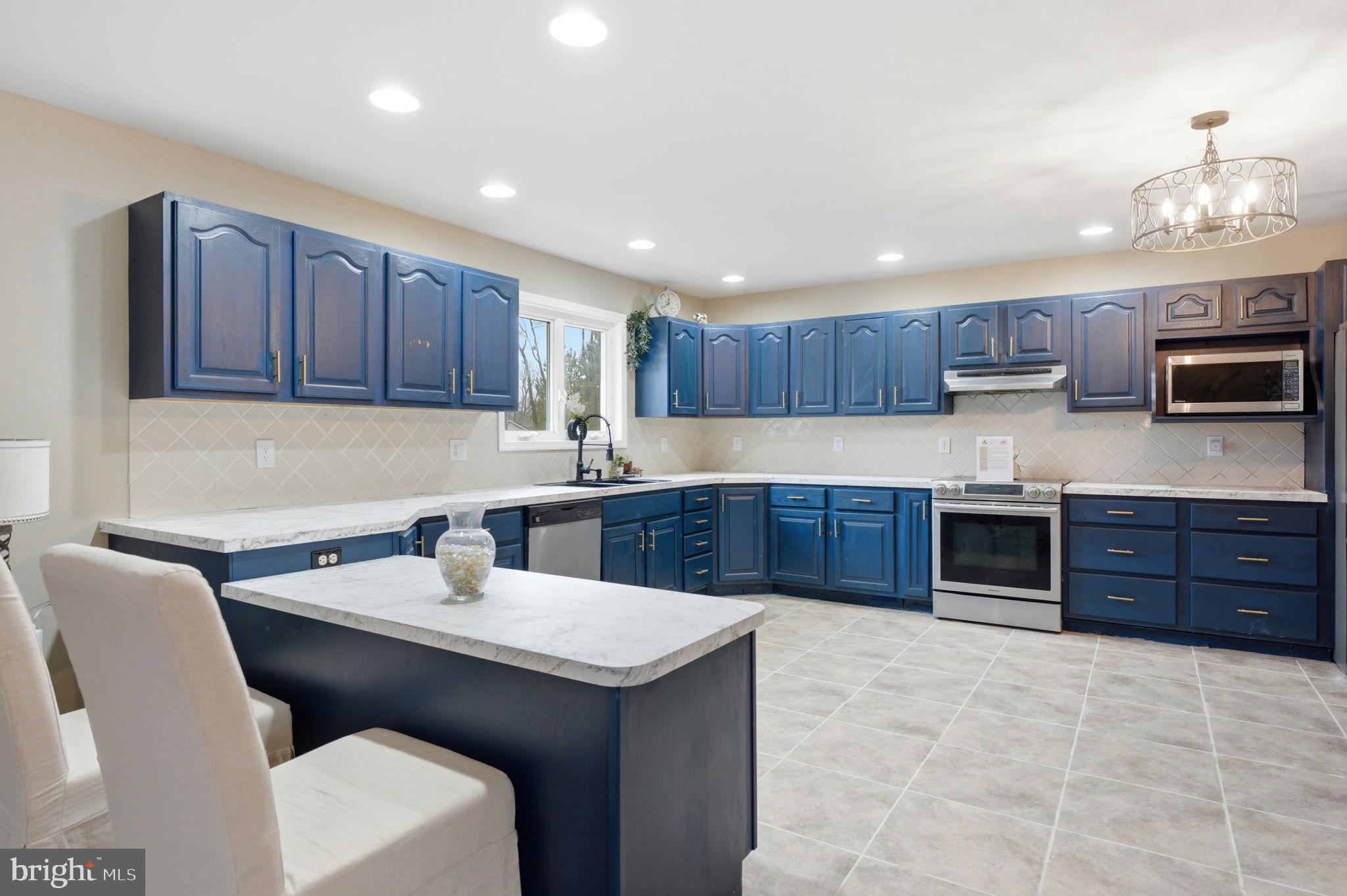 ROLLING MEADOWS - Residential