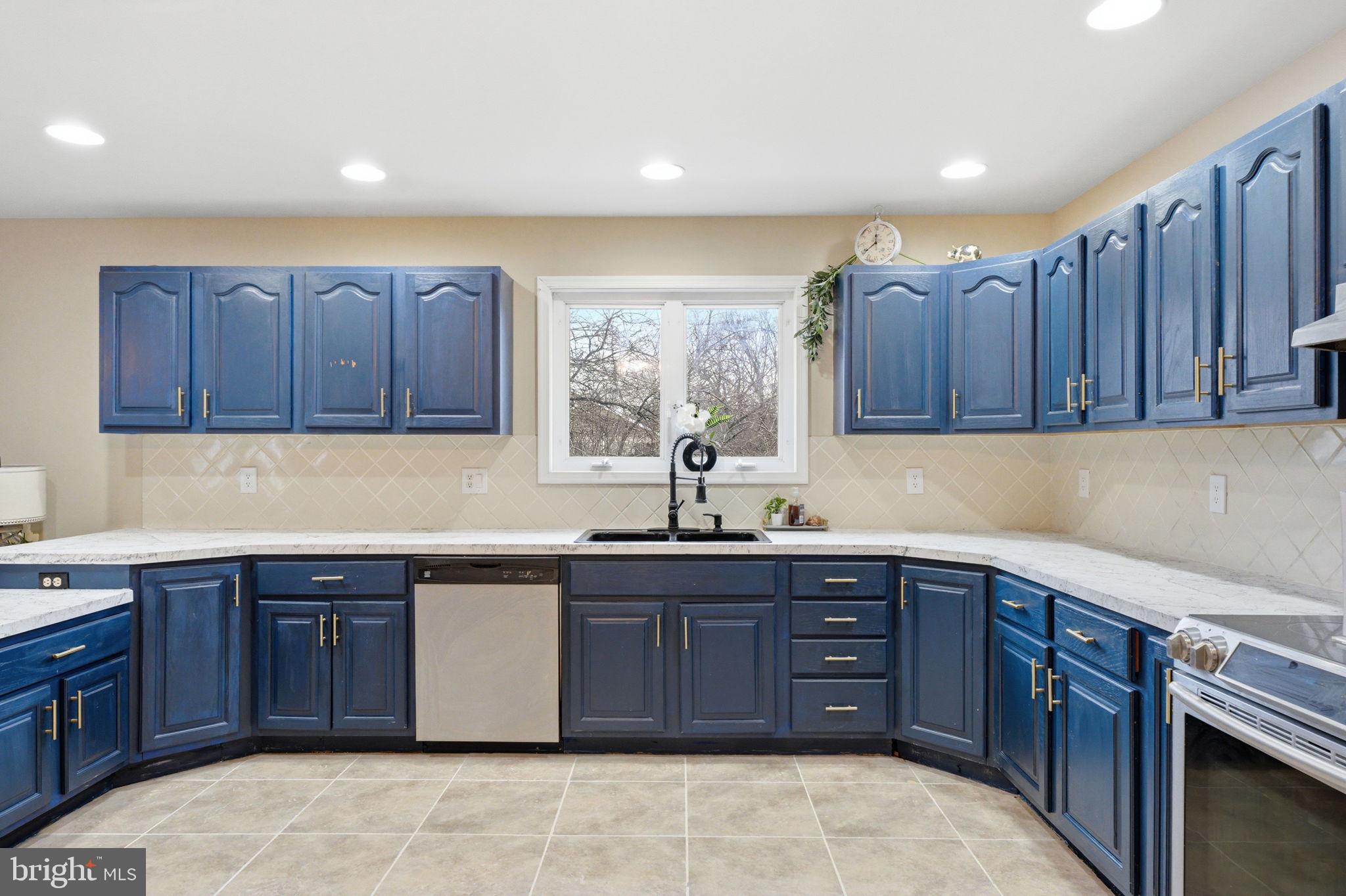 ROLLING MEADOWS - Residential