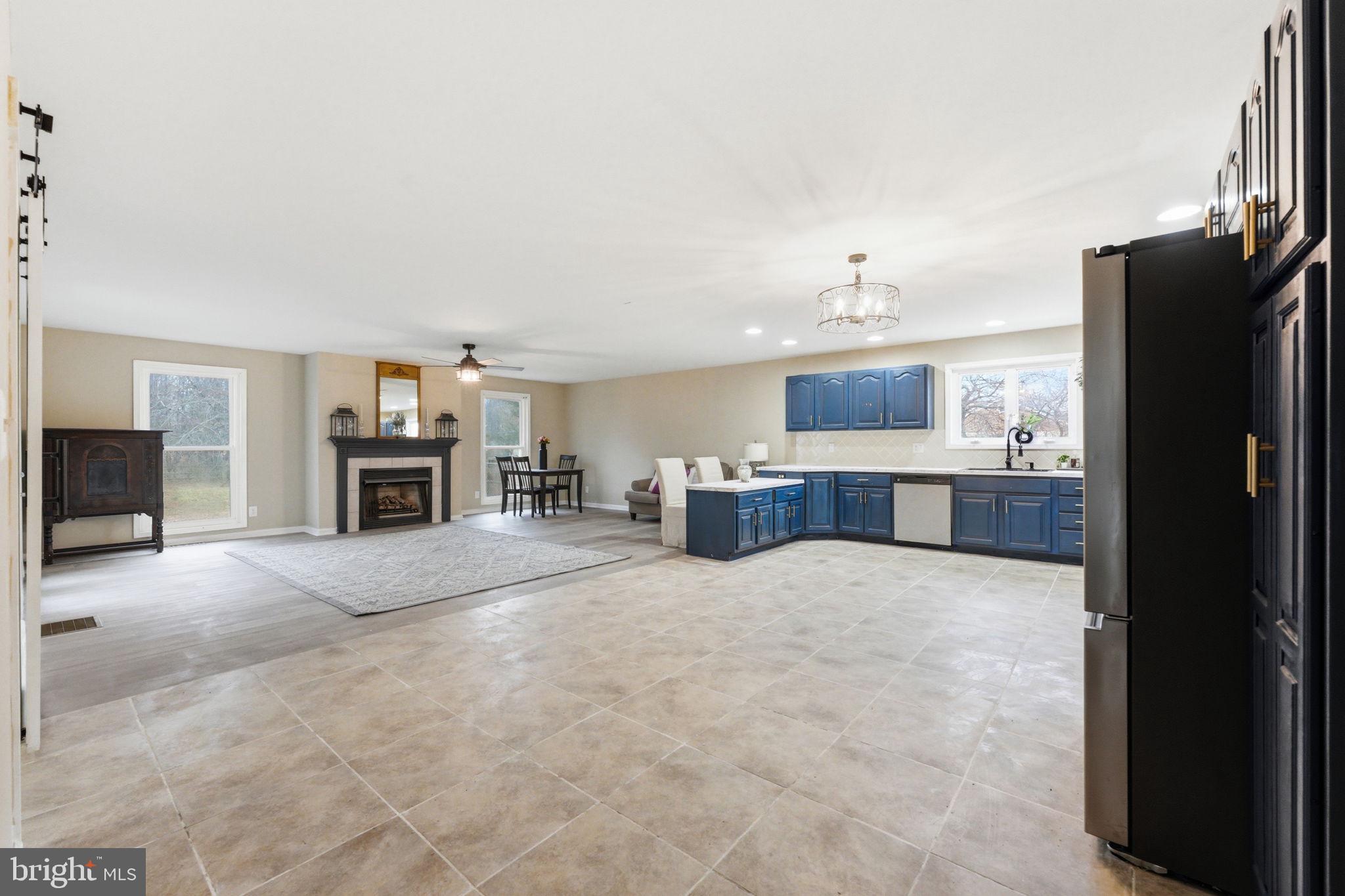 ROLLING MEADOWS - Residential