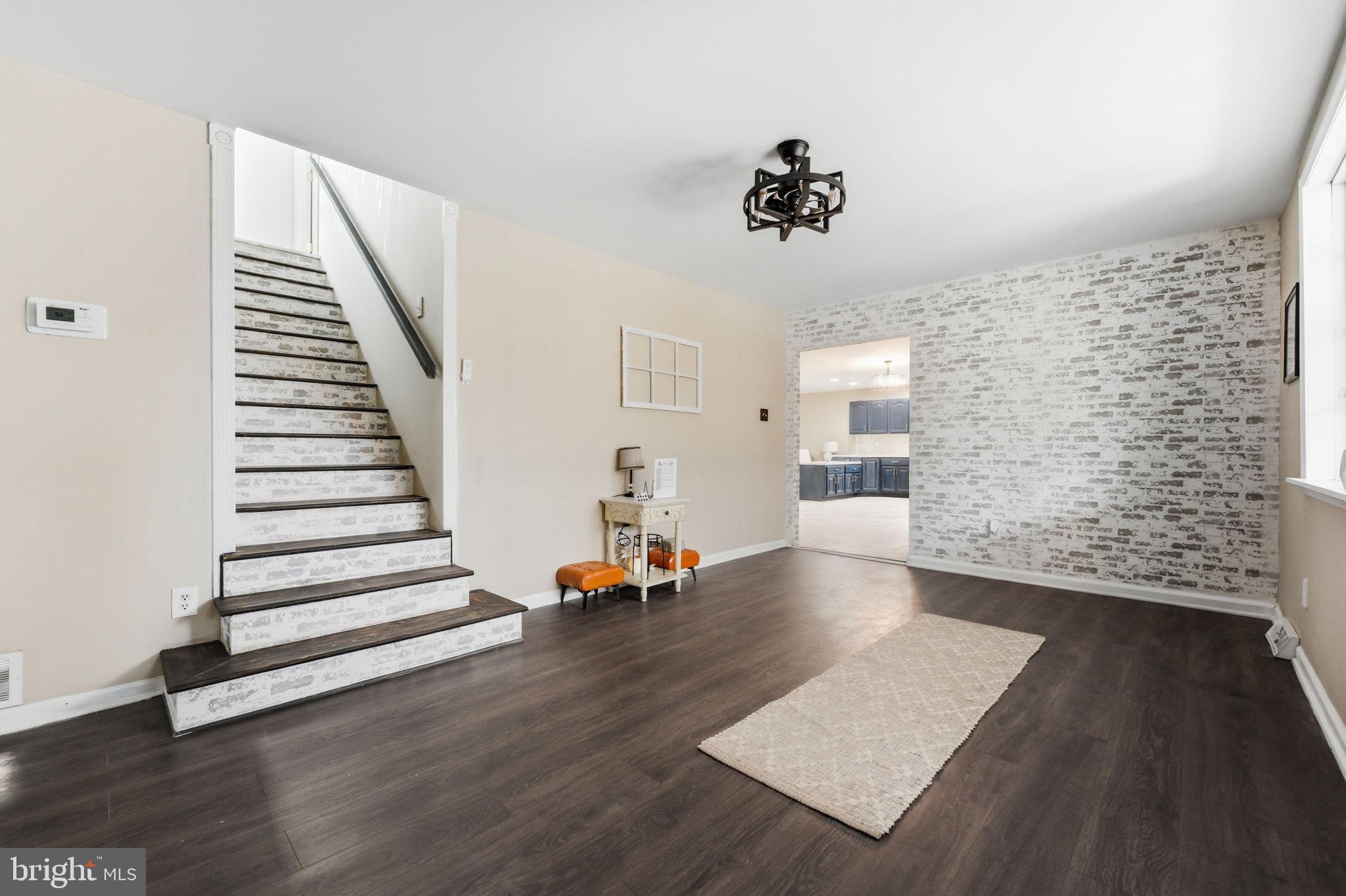 ROLLING MEADOWS - Residential