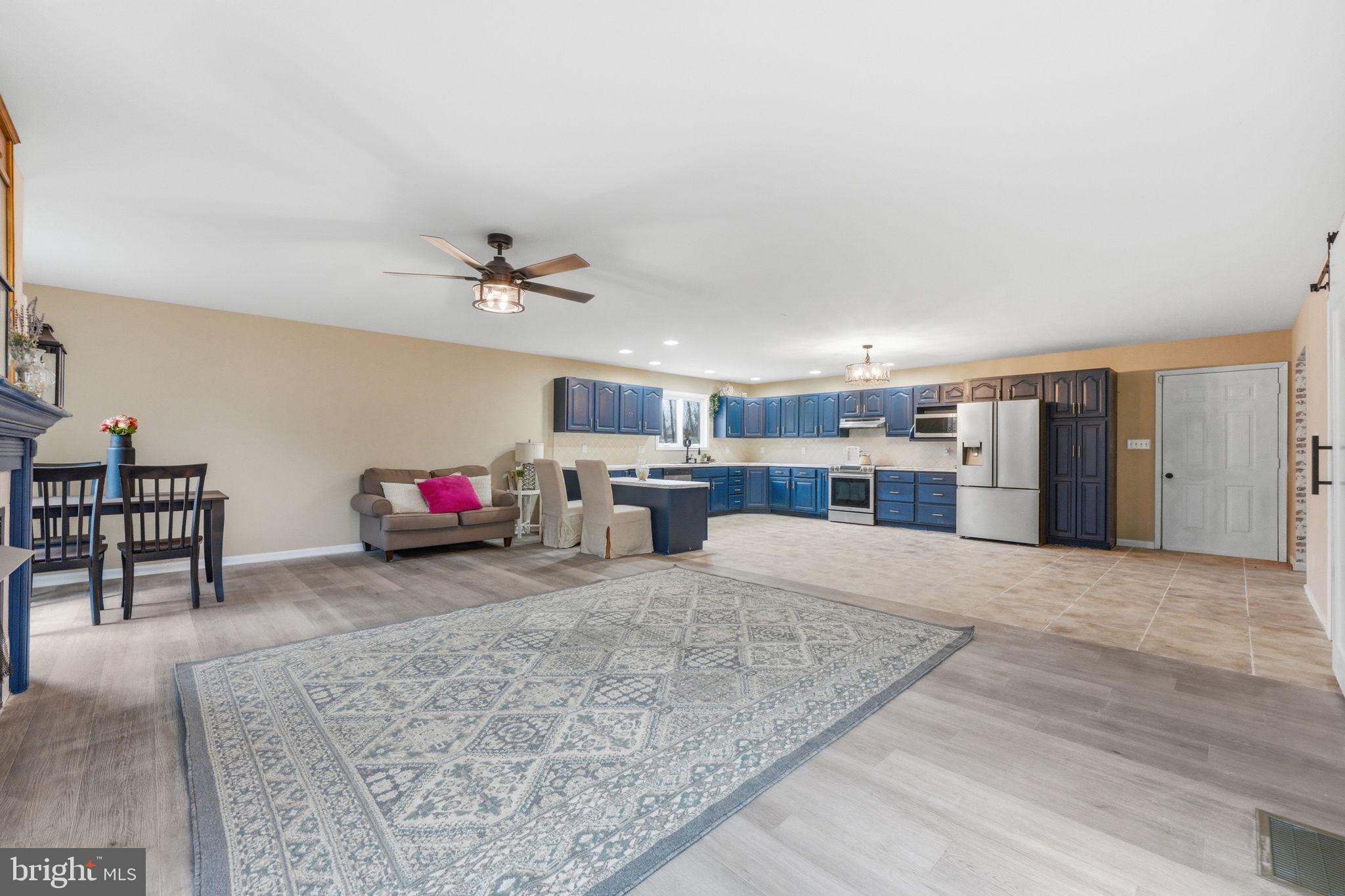 ROLLING MEADOWS - Residential