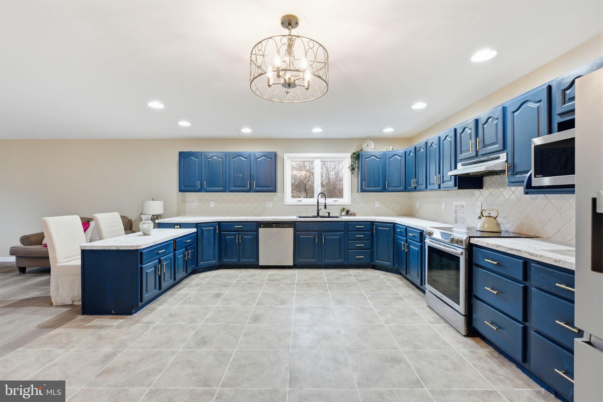 ROLLING MEADOWS - Residential