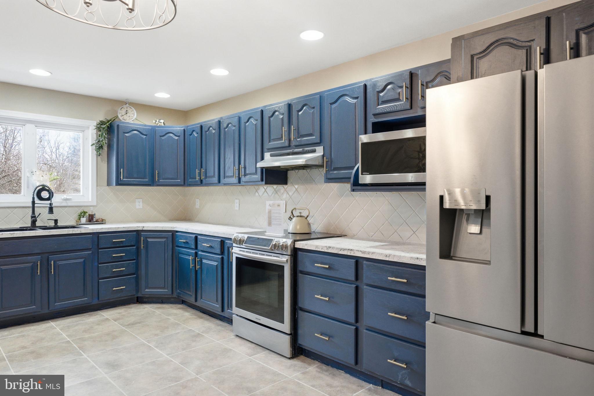 ROLLING MEADOWS - Residential