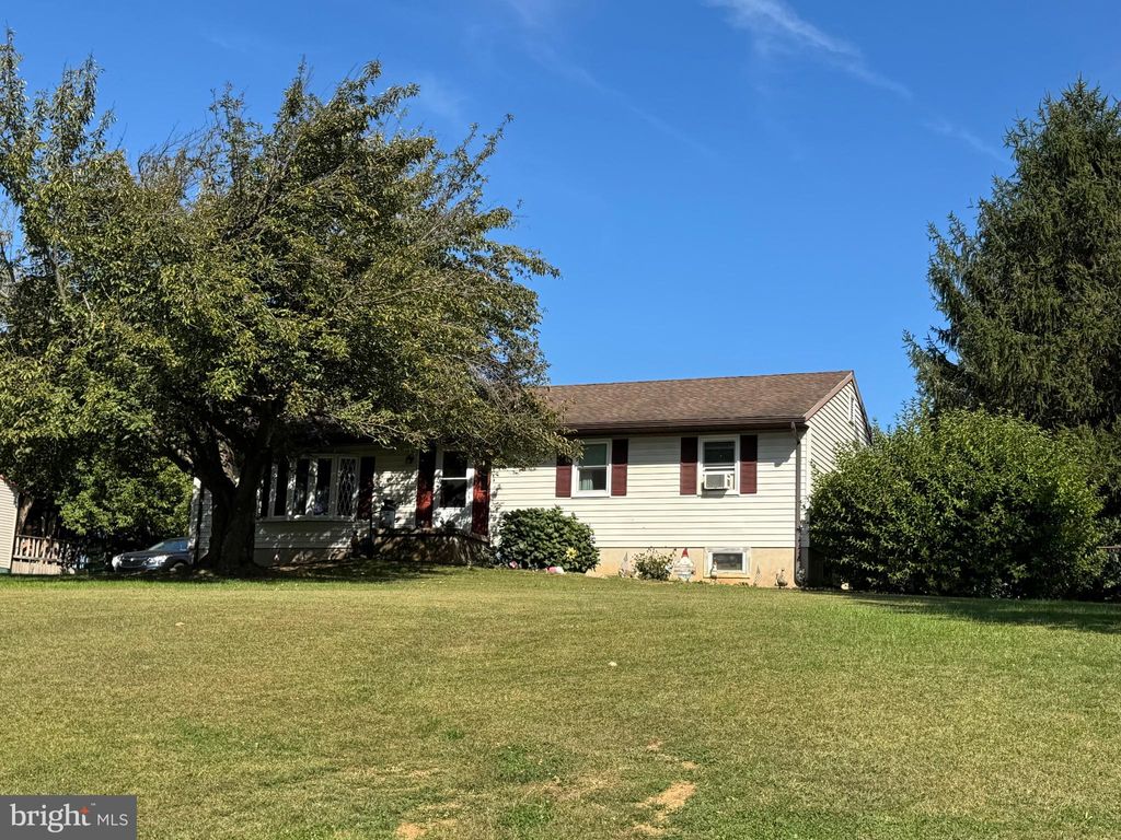 Photo of 908 Sunrise Lane, WRIGHTSVILLE, PA 17368 (MLS # PAYK2091114)