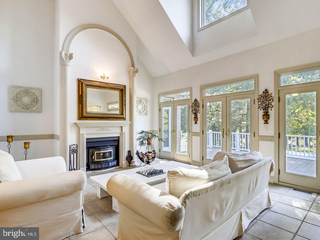 CHURCHTON - Residential